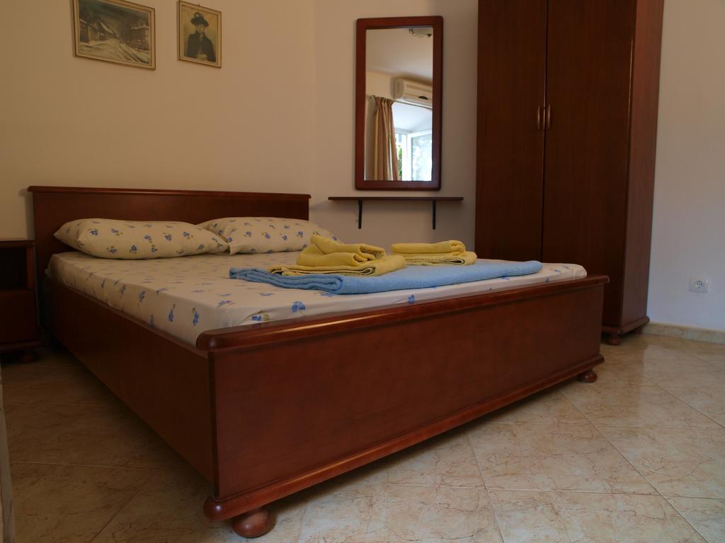 Apartments Obala Dragovic Petrovac Bilik gambar
