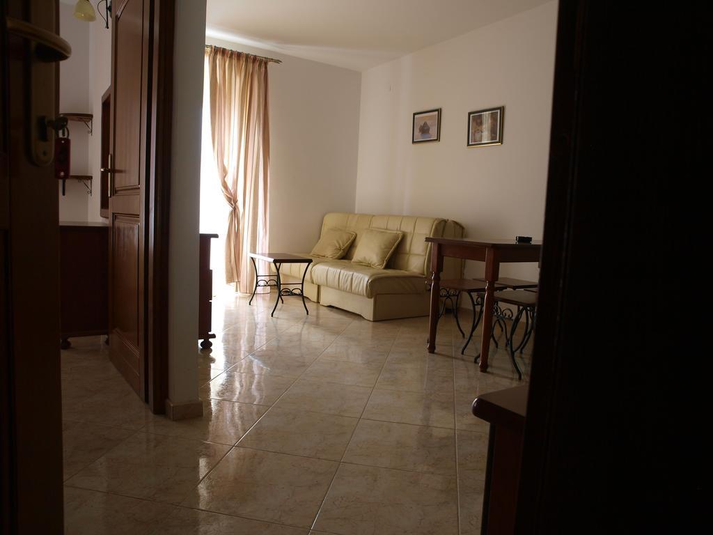 Apartments Obala Dragovic Petrovac Bilik gambar